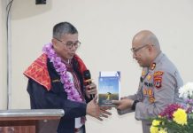 Ketika Bunga Jadi Bahasa Keadilan: Hinca Panjaitan Ajak Polres Karo Dibawah Kepemimpinan AKBP Pebriandi Haloho Tebar Keharuman Pelayanan