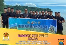 Sambut HUT Polri ke-80, Personel Kompi 4 Batalyon C Gelar Gerakan Indonesia Asri di Pantai Laharuga