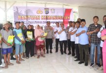 Kapolres Simalungun Turun Langsung, Salurkan Bantuan Kemanusiaan bagi Korban Angin Puting Beliung di Pematang Bandar