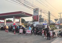 Kapolda Sumut Irjend Pol Whisnu Hermawan Melalui Kabid Humas dan Karo Ops Polda Sumut, Kombes Pol. Dwi Tunggal Jaladri Pastikan Distribusi BBM Lancar, Polda Sumut Siagakan 786 Personel di 325 SPBU, Antrean Kendaraan Berangsur Normal
