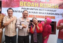 Air Mata Bahagia Opung Sipayung: Kapolres Dan Ketua Bhayangkari Simalungun Serahkan Rumah Baru Lengkap Dengan Kasur, Lemari, Kompor Gas Hingga TV Baru