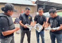 Polrestabes Medan Ratakan Bantaran Rel KA Medan – Kualanamu yang Jadi Sarang Narkoba3 Kg Ganja, Sejumlah Paket Sabu, Hingga Beragam Senjata Disita